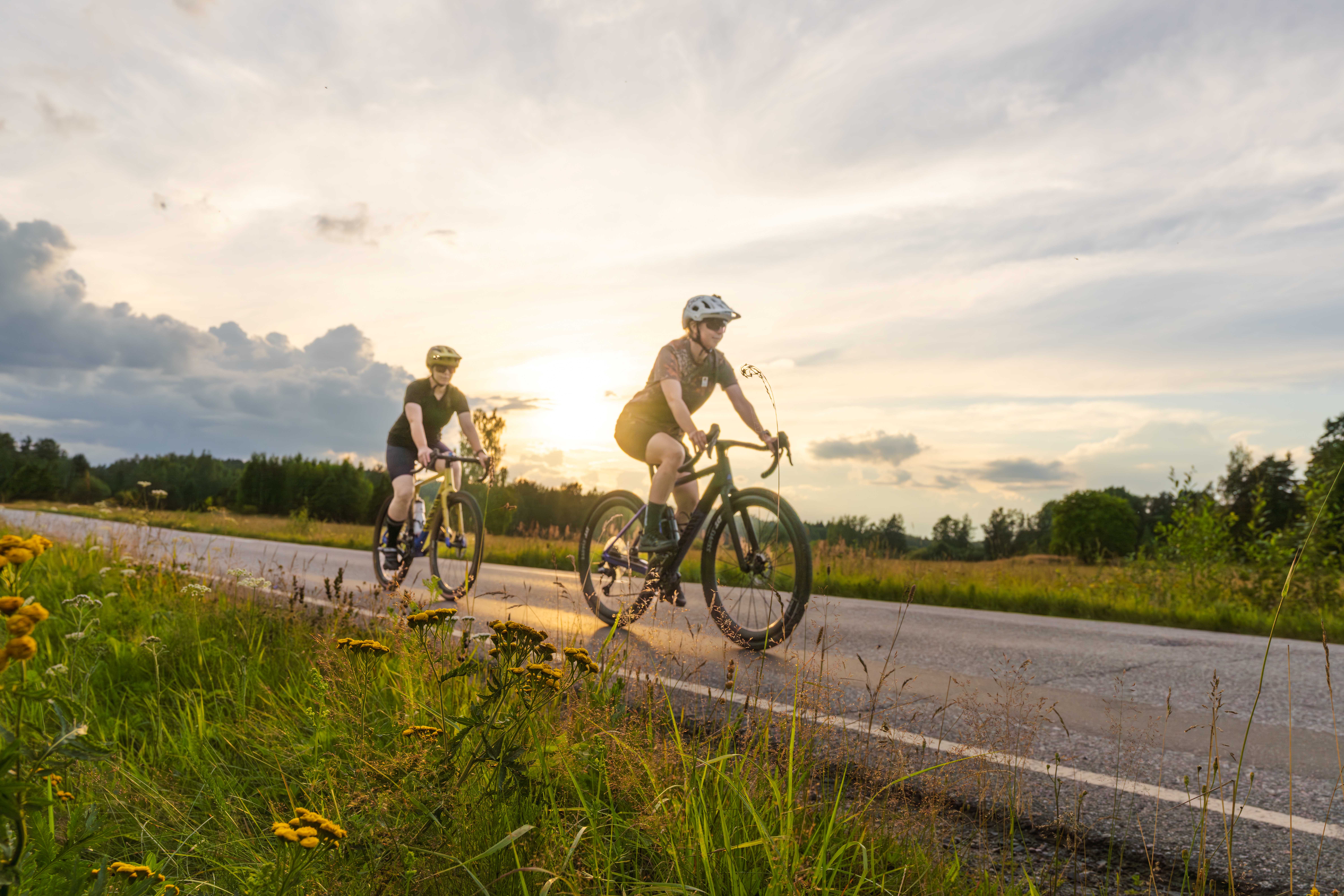Pyöräilijät Taikayöntiellä